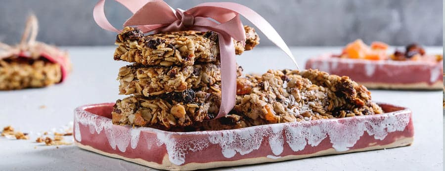 Woman holding a green smoothie for the Agree Superfoods article on foods for hair growth in India